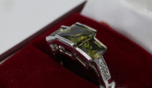 Pretty Silver 3 Stone Peridot Ring