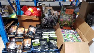 (R5J) A Quantity Of Halloween Items To Include Ghost Decoration With Sound & Flying Snow, Cake Cup