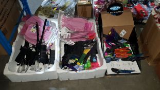 (R5H) A Quantity Of Mixed Style Car Ice Scrapers / Mitts (All New)