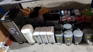 (R2H) 12 Items : Mixed Condition Pedal Bins