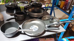 (R2B) 8 X Mixed Non Stick Cookware To Include 2 X 32cm Aluminium Frying Pan, 2 X 32cm Aluminium Wo