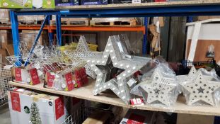 (R7H) 18 X Mixed Style Decorative Light Up Stars To Include Wooden, Silver / Gold Wire & Wooden Gli