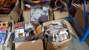 (R4K) Audio / Visual. Contents Of 2 Boxes : A Quantity Of Mixed CDs. To Include Britney Spears, Rol