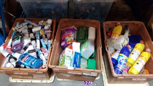 (R9L) Cleaning / Bathroom. Contents Of 3 Containers : A Quantity Of Household Cleaning / Bathroom I