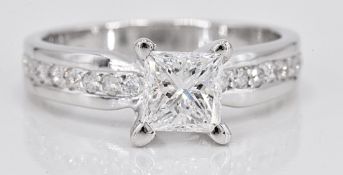 Ring - 1.43 ct Diamond - 1.01 ct IGI central Diamond