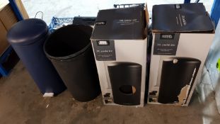 (R1F). Kitchen. 4 Items. 2 X 30L Pedal Bin Black, 1 X 30L Pedal Bin Dark Blue. & 1 X Tall Plast
