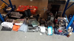 (R1K) Bathroom. Contents Of Floor. A Quantity Of Mixed Bathroom Items To Include Bathroom Mats, W
