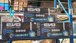 (R2J) Toys. 3 X Evo Light Up Move N Groove Scooter