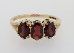 9ct (375) Yellow Gold 3 Stone Oval Garnet Ring