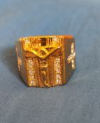 Stunning large yellow metal mens ring