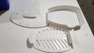 (R11J) Kitchen. 24 X Microwavable Fish Shaped Steamer Dish (New)