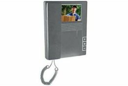 Smartwares colour screen intercom with night vision and handset