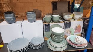 (R15D) Kitchen. 50 items. 22 Piece Floral Pattern Dinner Set, 16 Piece Stoneware 2 Tone Dinner Set