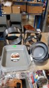 (R3A) Kitchen. 11 X Baker & Salt 38cm Roaster (New) & 10 X Mixed Cake Tins