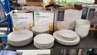 (R2J) Household. 32 Items. 1 X 20 Piece White Dinner Set & 1 X Porcelain Classic 12 Piece Dinner Se