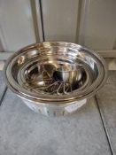 Steel colander and bowl set with measuring cups Ð RRP £30 Grade A