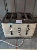 Russell Hobbs 4 slice toaster Ð RRP £25 Grade U
