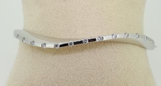 18ct (750) White Gold 0.45ct Diamond Wave Hinged Bangle