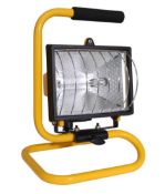 (R15B) Contents Of Floor. Approx 11 Items. To Inc 1x Arlec 400W Portable Halogen Worklight. 1x Arle