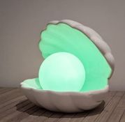 (R15D) 12 Items. 3x Colour Changing Clamlight. 2x Lava Lamp. 1x Red5 Desktop LED Clockfan. 1x Brain
