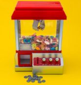 (R13E) 5 Items. 3x Candy Grabber. 2x Freezy Bear Slushie Machine.