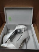 Pair of stilettos RRP £19.99 Grade U