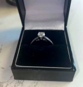 Ladies 18ct white gold diamond ring
