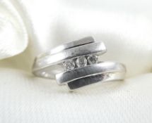 White gold ring set with Diamond