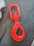 2 X 22mm Grade 8 Swivel Self Locking Safety Hook Red Finish Wll 15 Tonne (Yassah22Red)