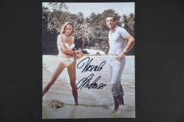 URSULA ANDRESS Original signature