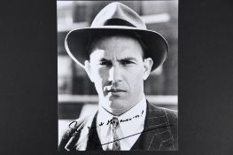 KEVIN COSTNER Original signature