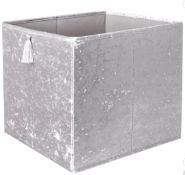 (R3C) 4x Items. 1x Clever Cube Crushed Velvet Grey (H32x W32x D37cm). 1x Harrison Drape Patterned B