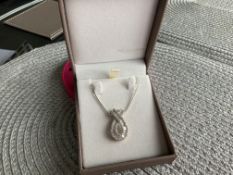 One carat diamonds and 9ct yellow gold pendant & 18