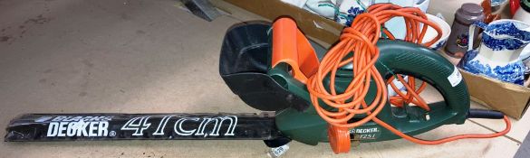 (9F) 10 Items. Contents Of Shelf – Mixed Lot. 1x Arlec 50cm 3 Blade Pedestal Fan. 1x Pelonis Air C