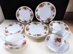 English Bone China 22 Piece Dinner Set