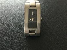 Ladies/Girls DKNY Quartz Wristwatch (GS 109) A ladies/girls DKNY Quartz Wristwatch working