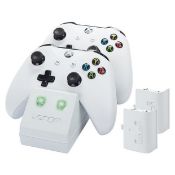 (13B) 6x Xbox One Items. 2x Venom Twin Rechargeable Battery Packs White. 2x Venom Twin Rechargeable