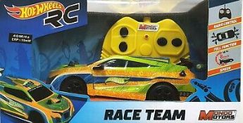 (11H) 6x Hot Wheels Items. 3x Mondo Motors Race Team RC. 1x Shark Chomp Transporter. 1x Dino Launch