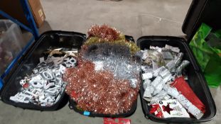 (7I) Contents OF Floor. Mixed Christmas Lot To Inc Tinsel, Crackers, Gift Bags, Star Tree Topper &