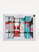 (16) Contents Of Table – Mixed Christmas Crackers. To Inc 8x 6 Deluxe Crackers Packs RRP £12 Each.