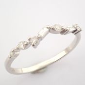 Certificated 14K White Gold Diamond Ring