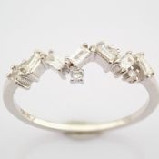 Certificated 14K White Gold Diamond Ring