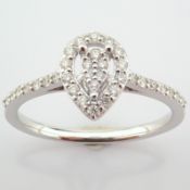 Certificated 14K White Gold Diamond Ring