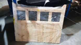 (5F) 2x Wooden Gate (W107x H93x D42mm). Both Items Appears As New.