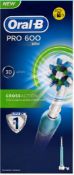 (15) 5x Oral-B Items. 1x Pro 600 3D Action. 1x Pro 600 3D White. 1x Vitality Plus Cross Action. 1x