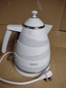 Delonghi Kettle Avvolata RRP £75 Grade U.