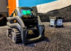 1x Anki Vector AI Robotic Companion With Alexa Built In Base Kit RRP £250. Lot Contains Interactive