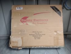 Bunny Business rabbit hutch RRP £80 Grade U.