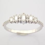 IDL Certificated 14K White Gold Diamond & Baguette Diamond Ring (Total 0.45 Ct. Stone)