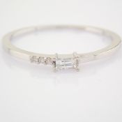 IDL Certificated 14K White Gold Diamond Ring (Total 0.06 Ct. Stone)
